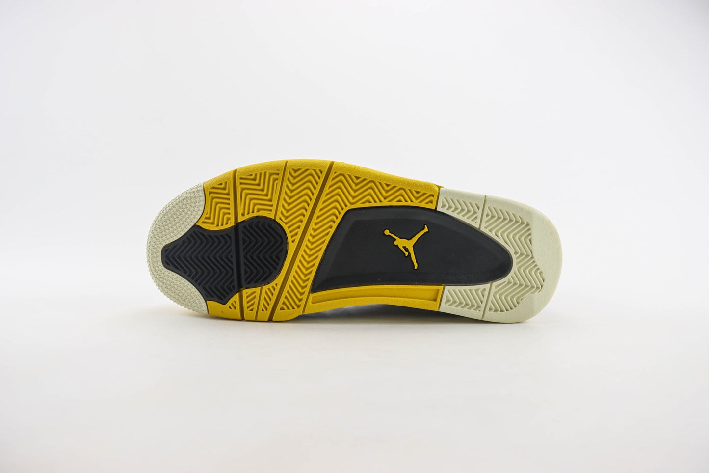 AJ4 Unisex-Adult Sneakers Shoes (AQ9129-101)